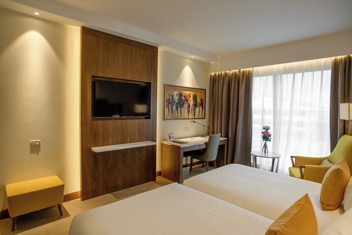 Habitación estándar, 2 camas individuales | Ropa de cama de alta calidad, minibar, caja fuerte y escritorio