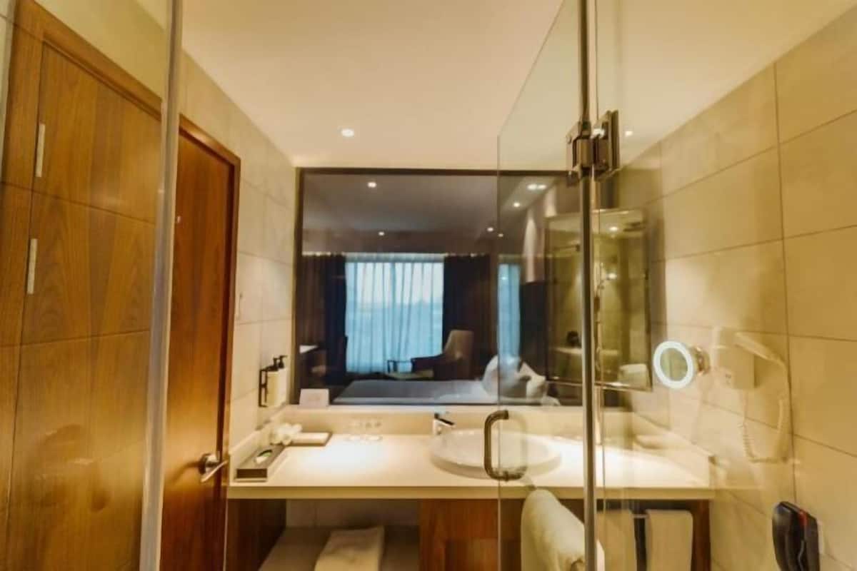 Bathroom | Rainfall showerhead, free toiletries, hair dryer, bathrobes
