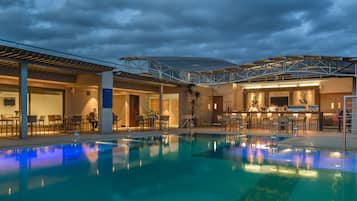 2 barer/lounger, lobbylounge og takterrassebar