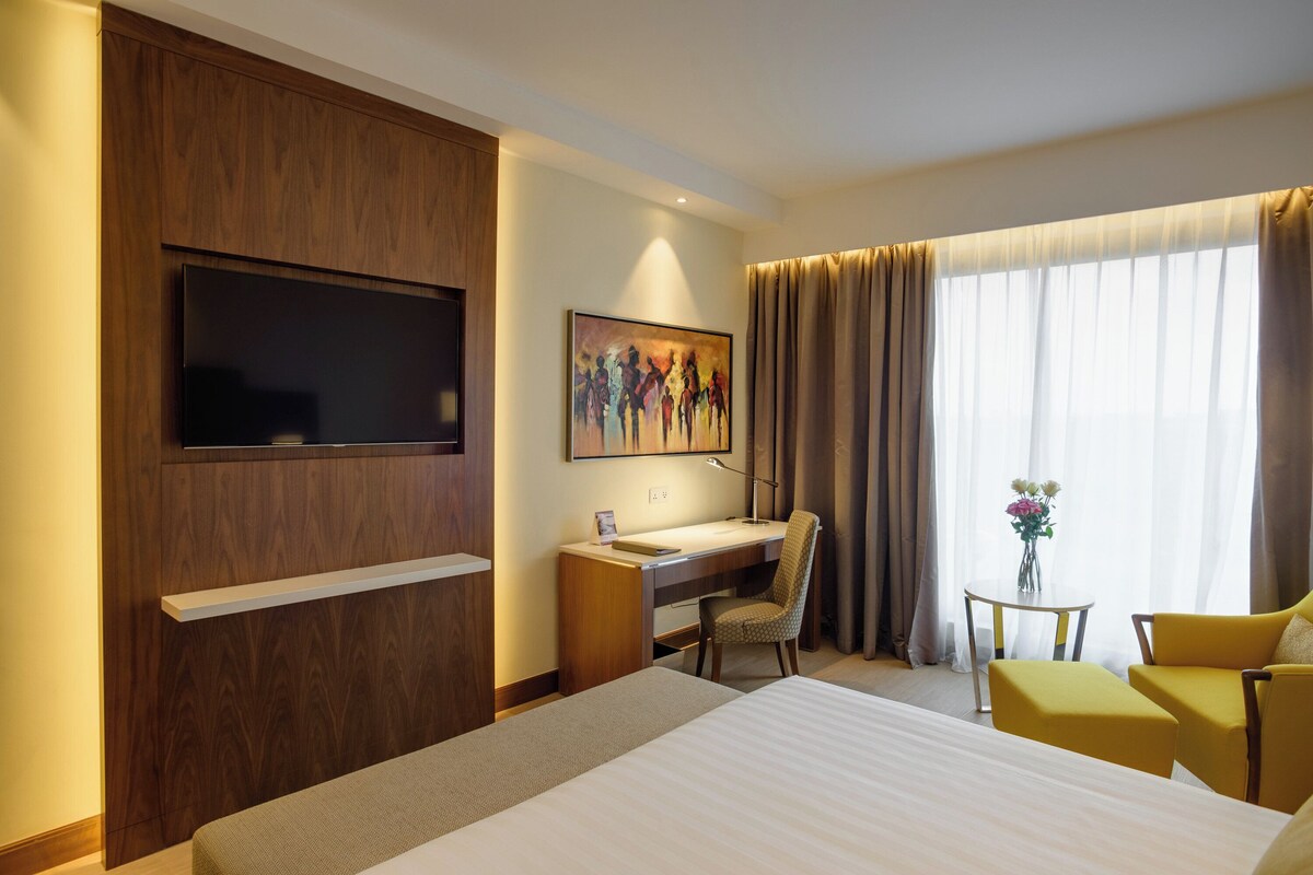 Habitación estándar, 1 cama de matrimonio grande | Ropa de cama de alta calidad, minibar, caja fuerte y escritorio