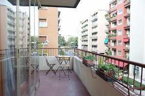 Individually decorated, individually furnished, desk, blackout curtains - Re Lear (Verona)