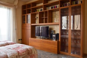 Decoración personalizada, muebles diferentes y escritorio 