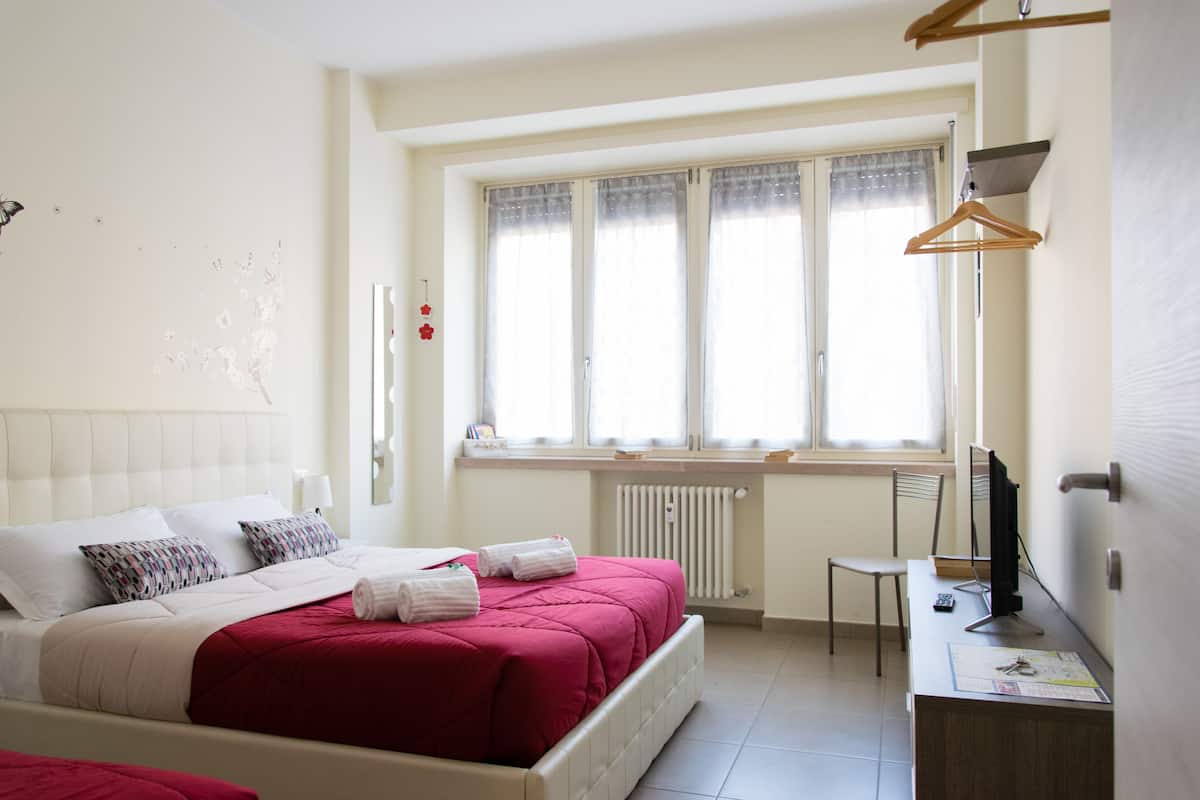 Comfort Room, Private Bathroom (External, Via della Valverde 65) | Desk, blackout drapes, iron/ironing board (on request)