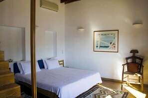 Dúplex, 4 habitaciones, vistas al mar (Double House) | Caja fuerte, decoración individual, mobiliario individual y escritorio