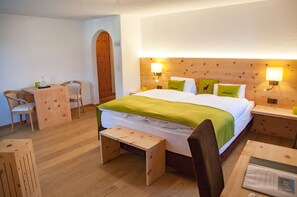 Comfort Double Room, Mountain View | In-room safe, desk, free cribs/infant beds, free WiFi - Wellnesshotel Liun (Val Muestair)