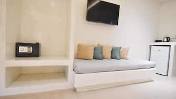 Luxury Studio Suite | Premium bedding, in-room safe, iron/ironing board, free WiFi