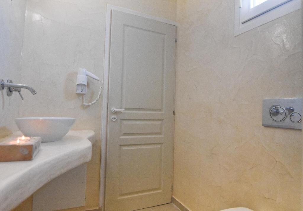 luxury studio suite | bathroom | shower, free toiletries, hair dryer, soap