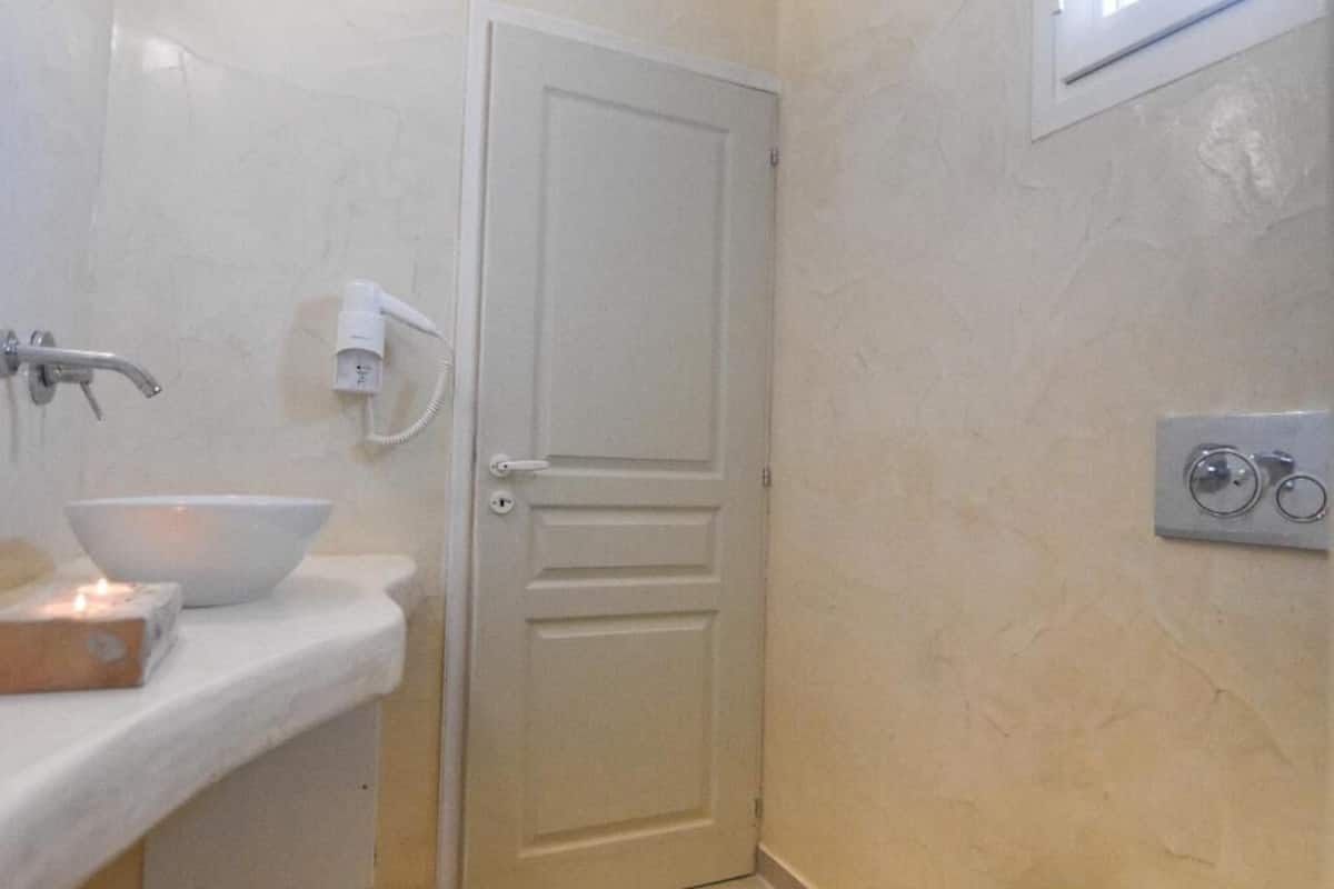 luxury studio suite | bathroom | shower, free toiletries, hair dryer, soap