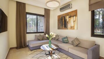 Vila Comfort, 3 kamar tidur, dapur, pemandangan gunung | Area keluarga | Televisi layar datar 36-inci dengan saluran TV digital dan TV