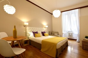 Comfort-Doppelzimmer, mit Bad (Comfort) | Zimmersafe, individuell dekoriert, individuell eingerichtet