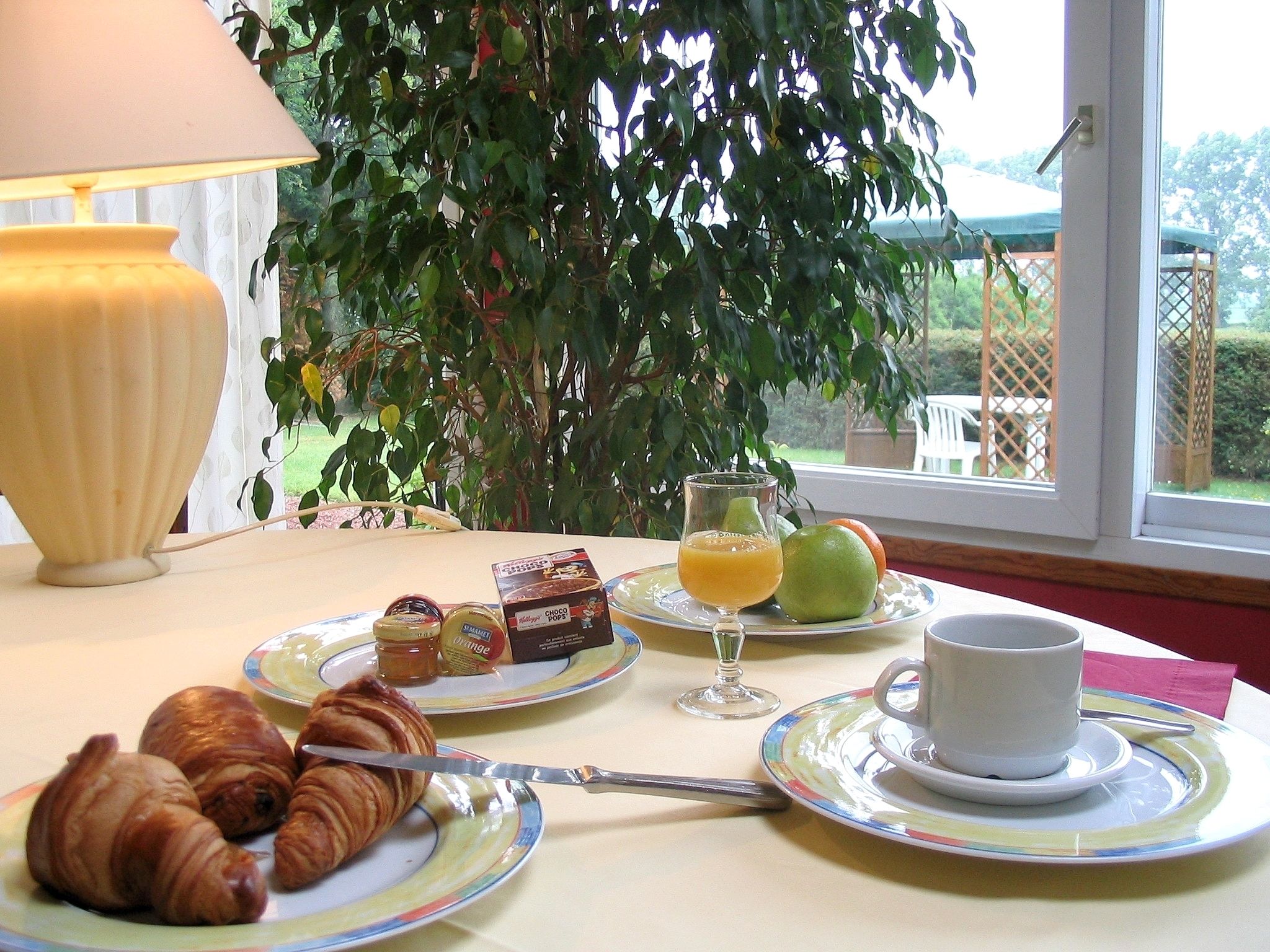 Breakfast (EUR 10 per person)