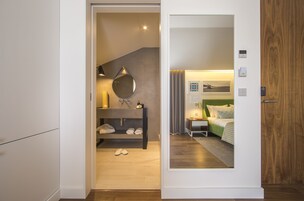 Minibar, in-room safe, desk, soundproofing