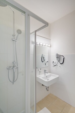 Appartement, 2 chambres, terrasse | Salle de bain