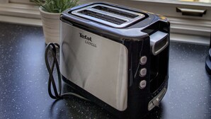 Espressomaskin, kaffetrakter/tekoker, kjøleskap og mikrobølgeovn