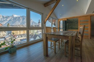 Apartamento panorámico, 3 habitaciones, terraza | Ropa de cama hipoalergénica, escritorio, camas supletorias y wifi gratis