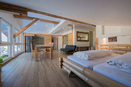 Panoramic Apartment, 3 Bedrooms, Terrace | Hypo-allergenic bedding available, desk, rollaway beds (surcharge)