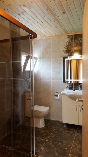 Superior Suite, 2 Bedrooms, Garden View | Bathroom | Shower, free toiletries, hair dryer, towels - Mavi Yengec Bungalows and Hotel (Marmaris)