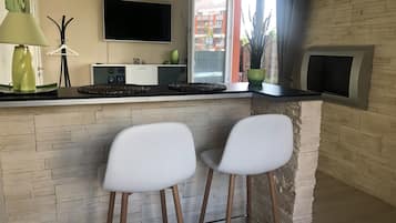 Design Studio, 1 Queen Bed with Sofa bed, Terrace, Ground Floor | In-room dining