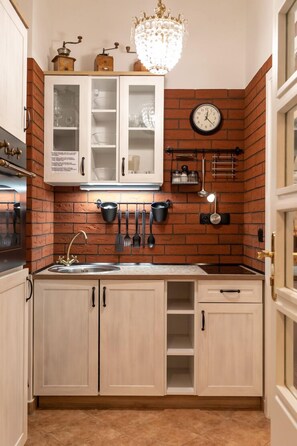 Gallery Suite, Multiple Beds, Kitchenette, Ground Floor | Private kitchen