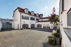 Courtyard - St. Terezie - Baroque Residence (Prague)