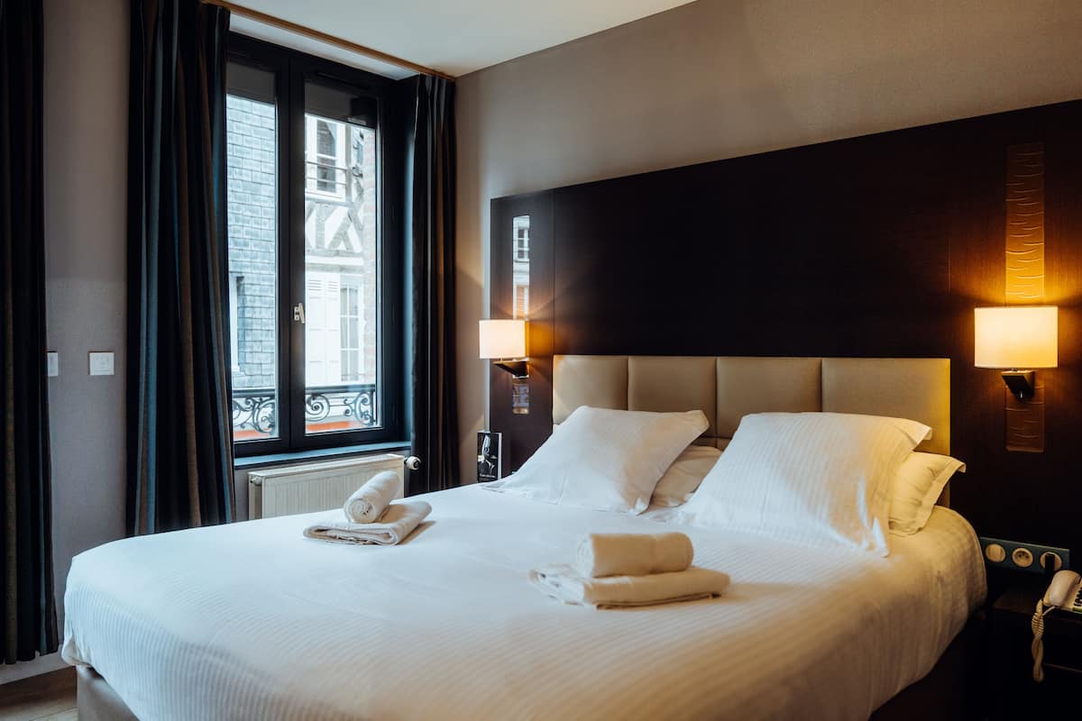 Habitación doble estándar | Insonorización, wifi gratis y ropa de cama
