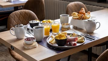 Dagelijks ontbijtbuffet (EUR 16 per persoon)