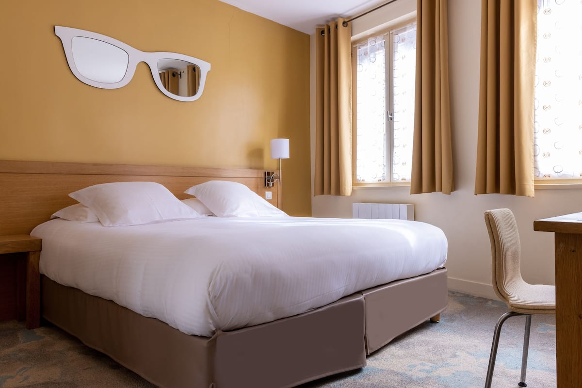 Habitación doble superior | Insonorización, wifi gratis y ropa de cama
