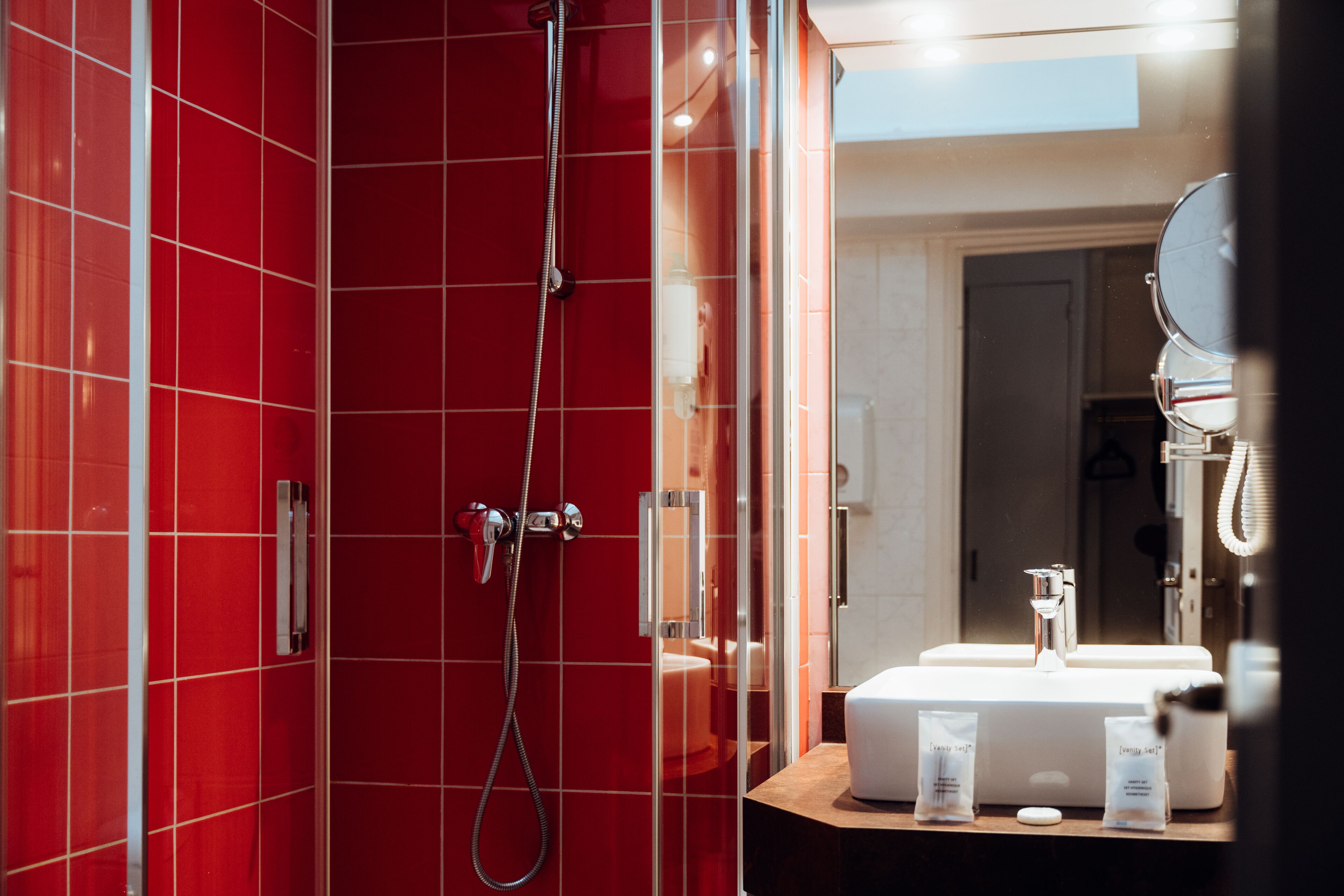 city room | bathroom | free toiletries, hair dryer, towels
