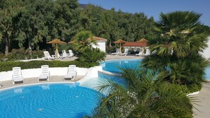 Piscine extérieure (ouverte en saison)