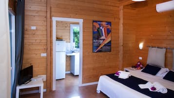 Standard Studio, Multiple Beds (2 Pax) | 1 bedroom, in-room safe, bed sheets