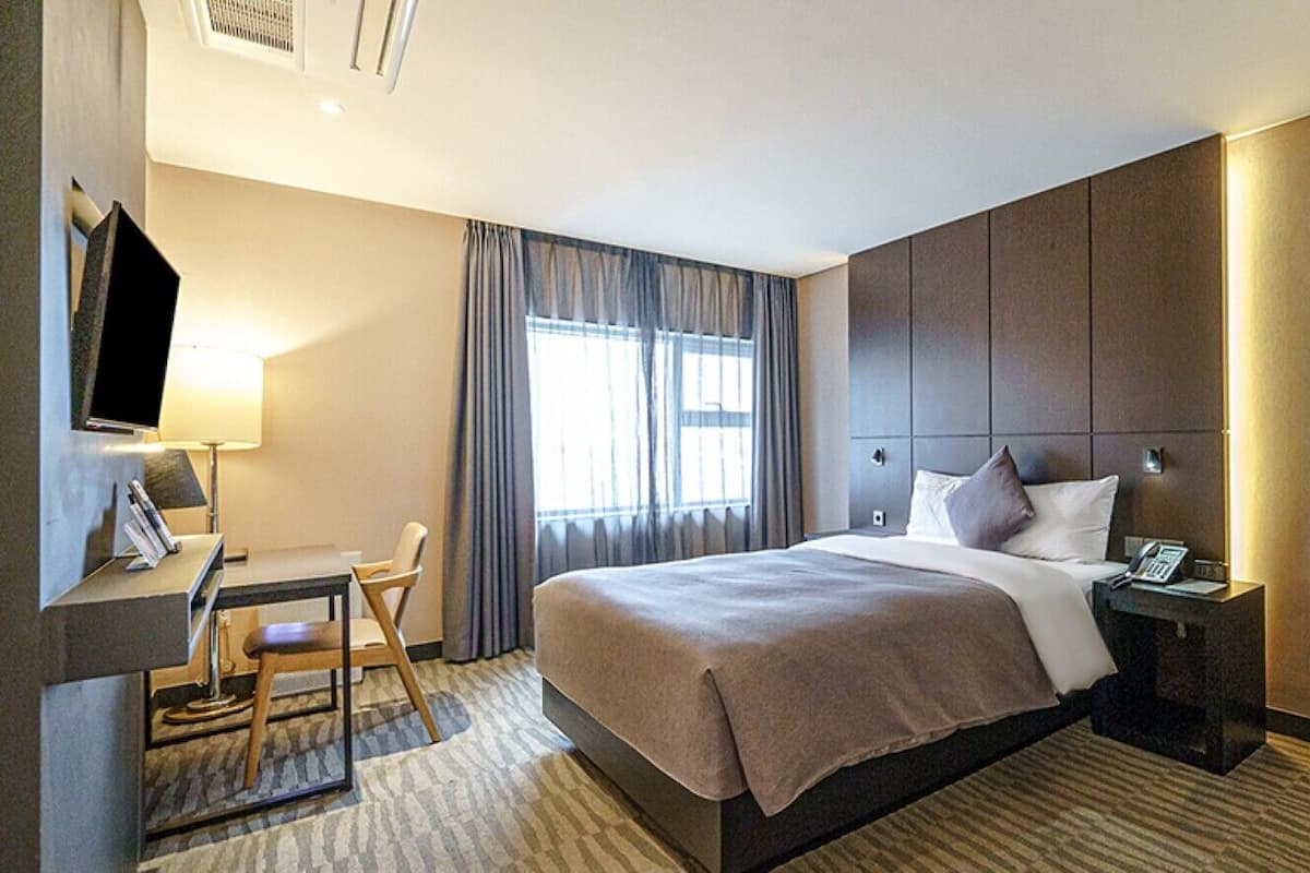 In-room safe, desk, blackout drapes, iron/ironing board (on request)