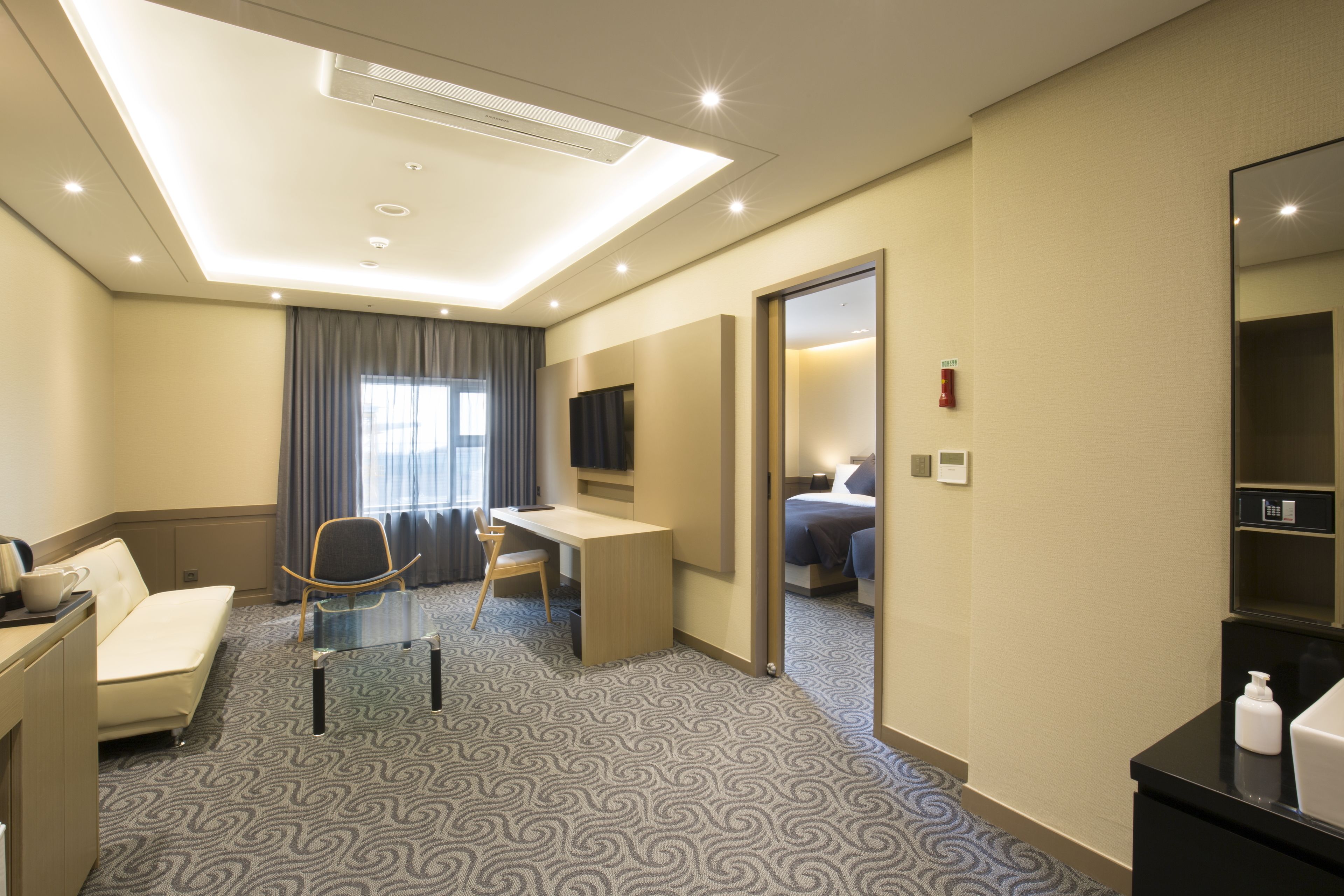 suite | 1 bedroom, in-room safe, desk, blackout curtains