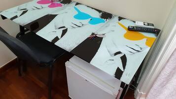 Deluxe-Doppelzimmer, Balkon | 1 Schlafzimmer, Zimmersafe, schallisolierte Zimmer, kostenloses WLAN