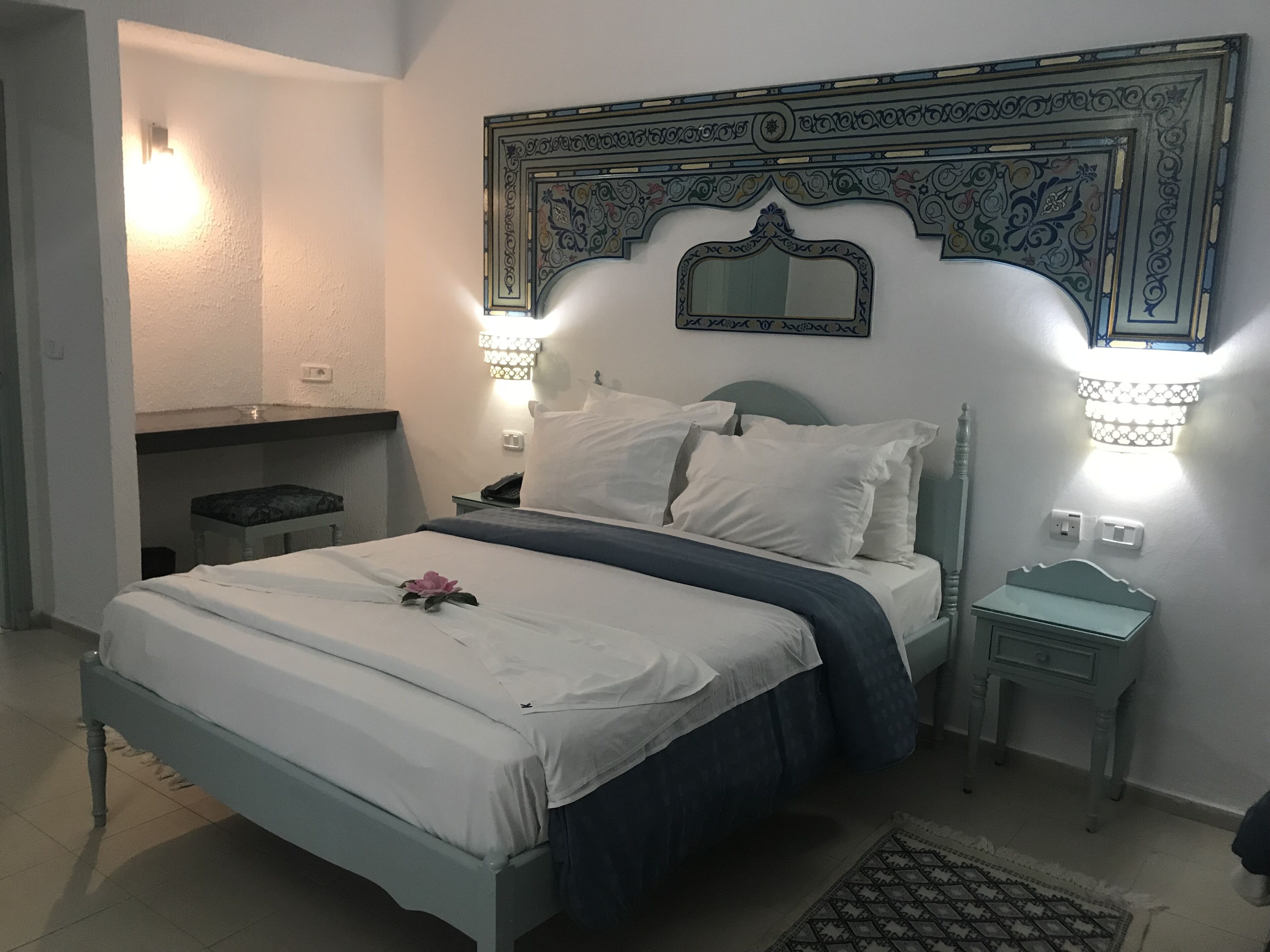 egyptian cotton sheets, premium bedding, in-room safe, desk