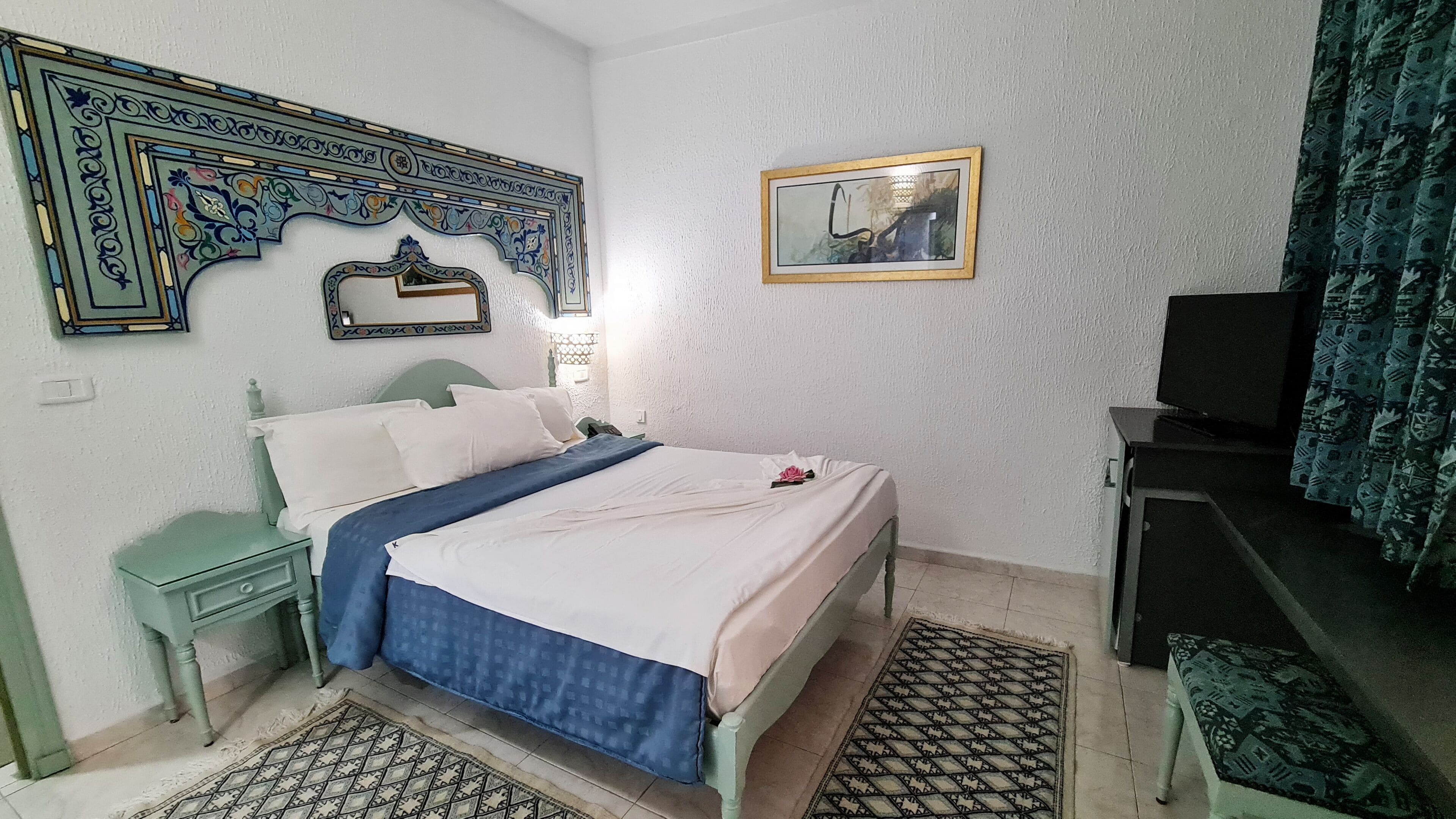 quadruple room | egyptian cotton sheets, premium bedding, in-room safe, desk