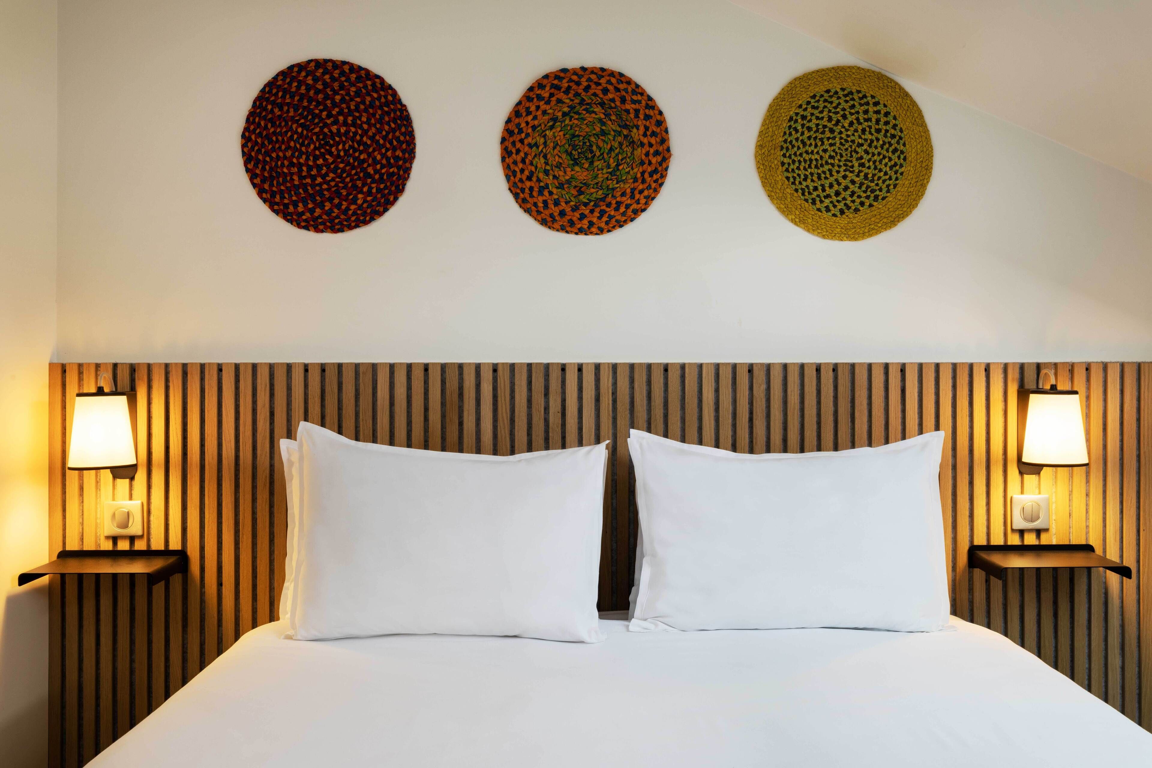 standard double room | in-room safe, individually decorated, individually furnished, desk