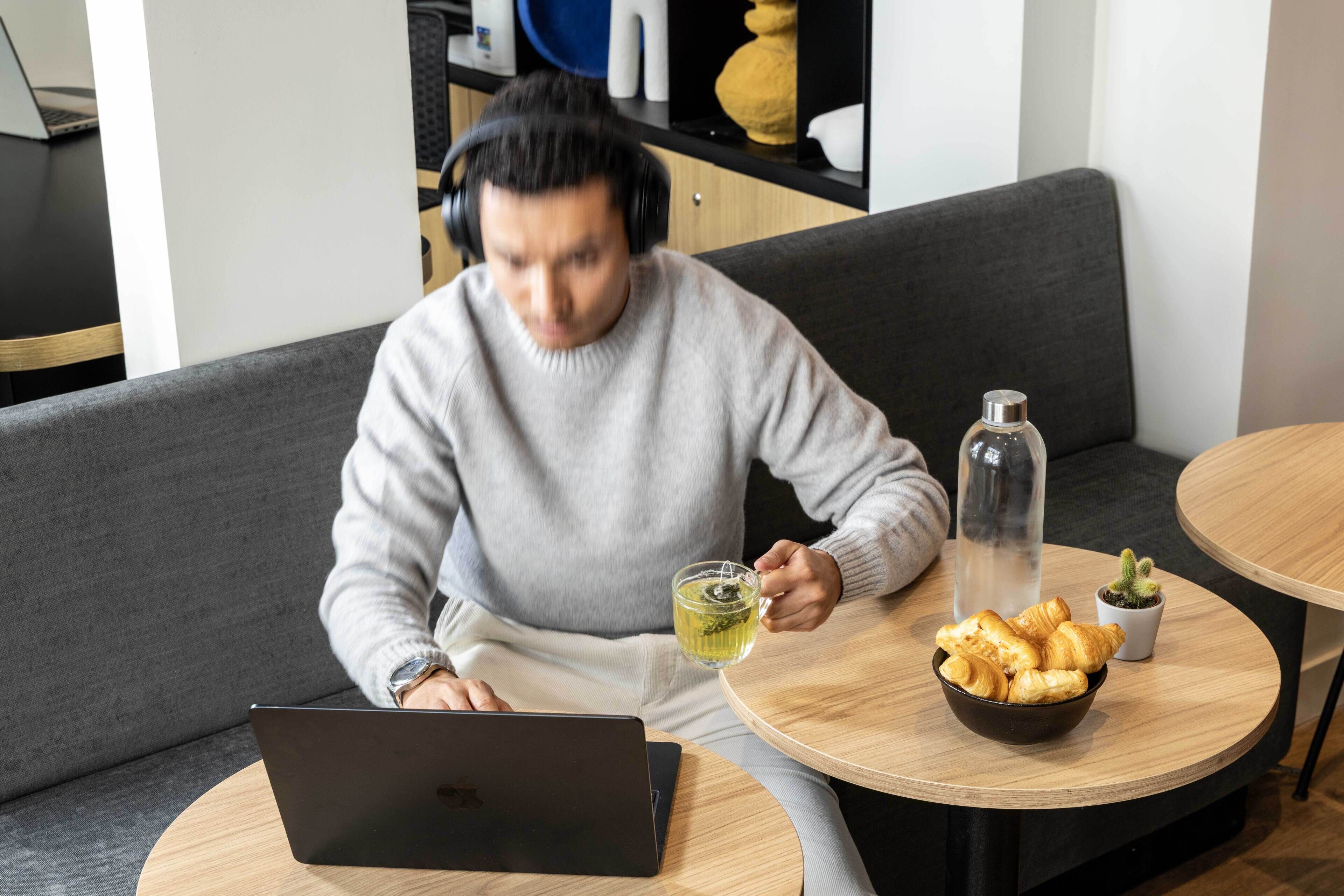 daily continental breakfast (eur 14 per person)