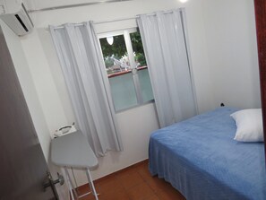 Traditional House, 3 Bedrooms, 2 Bathrooms, Ground Floor | 3 bedrooms, blackout drapes, iron/ironing board, free WiFi - Casa Green (Bombinhas)