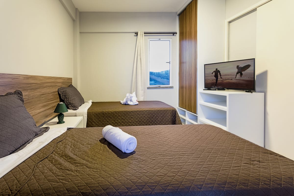 2 slaapkamers, een strijkplank/strijkijzer, gratis wifi, beddengoed
