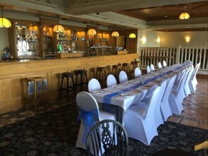 Se sirven desayunos, almuerzos y cenas; cocina india