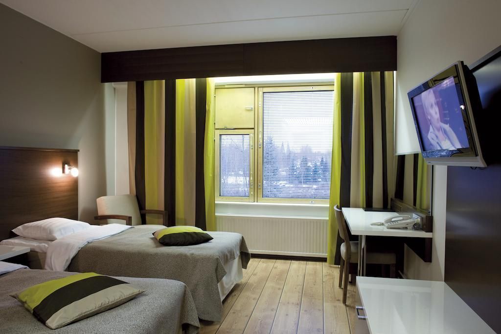 Minibar, desk, laptop workspace, blackout drapes