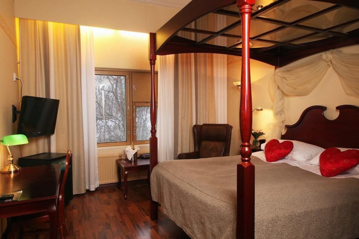 Minibar, desk, laptop workspace, blackout curtains