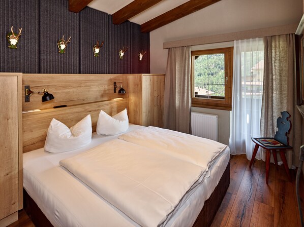 Apartment, 2 Bedrooms (Top 3) (excluding cleaning fee 150 Euro) | 1 bedroom, hypo-allergenic bedding, individually decorated