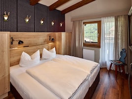 Apartment, 2 Bedrooms (Top 3) (excluding cleaning fee 150 Euro) | 1 bedroom, hypo-allergenic bedding, individually decorated