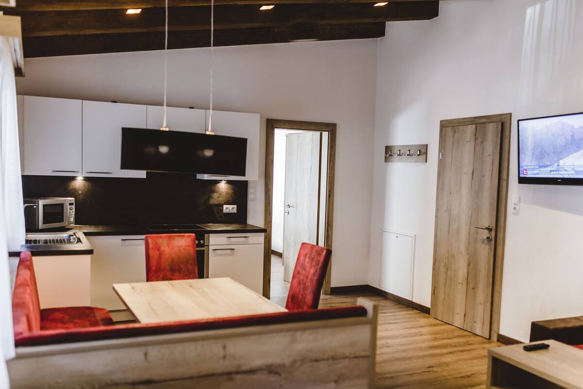 Apartment, 1 Bedroom (Top 2) (excluding cleaning fee 100 Euro) | 1 bedroom, hypo-allergenic bedding available, desk, blackout drapes