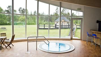 Indoor spa tub