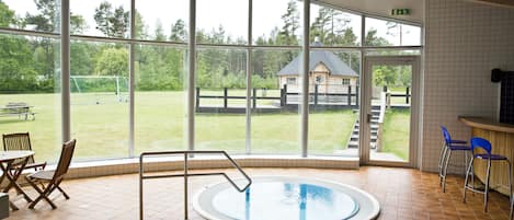 Indoor spa tub