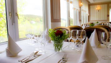 Breakfast, lunch, dinner served; local cuisine