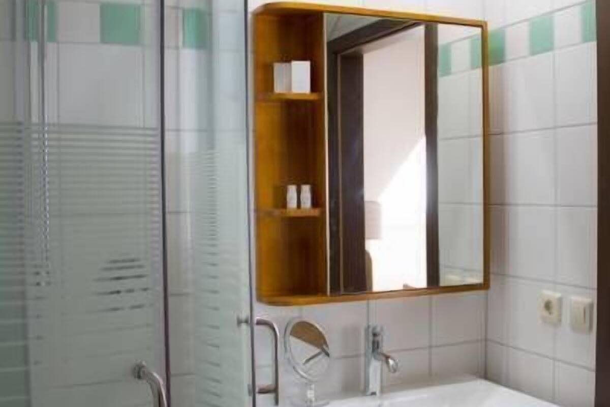 Kostenlose Toilettenartikel, Handtücher