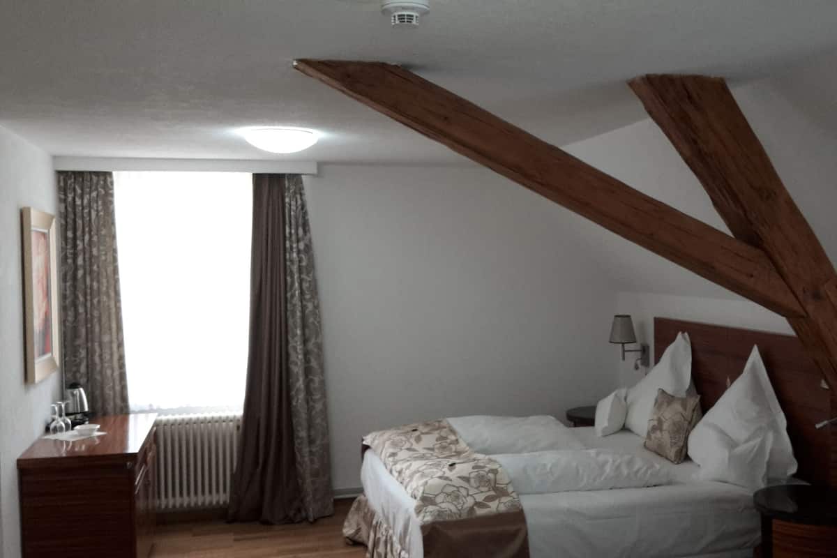 Classic-Doppelzimmer, 1 King-Bett | Hochwertige Bettwaren, Minibar, Zimmersafe, Schreibtisch